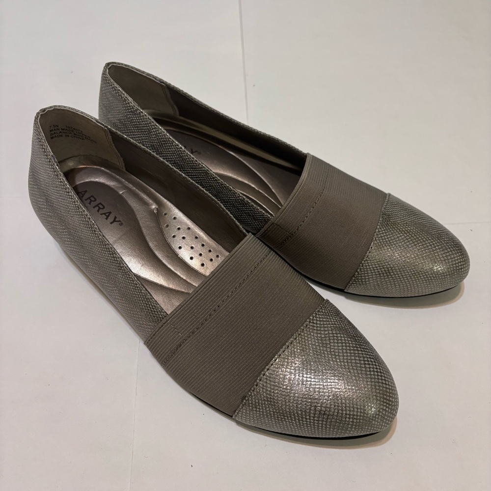Array Women's Elegant Silver Flats - image 7